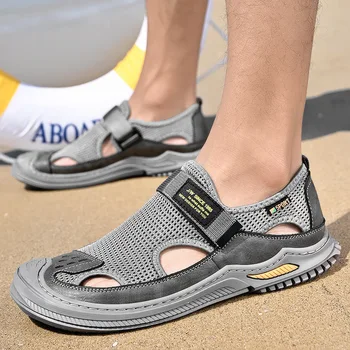 Yeni Sandalet Adam Moda Yaz Açık Plaj Rahat Baotou Delik Ayakkabı Erkekler için Nefes Platformu Plaj Kapalı Roma Sandalet