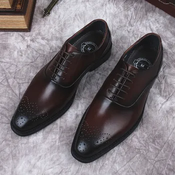 Lüks erkek Oxford Ayakkabı Lace Up Oyma Sivri Burun Siyah Kahverengi Ofis Düğün Resmi Elbise Moda Hakiki Deri temel ayakkabı