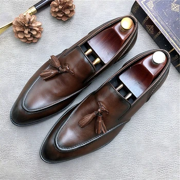 2023 Yeni Sivri Rahat Deri erkek Deri Slip-on Tembel Ayakkabı İngiliz Retro El Yapımı Şanslı Ayakkabı Tasarımcısı Erkekler