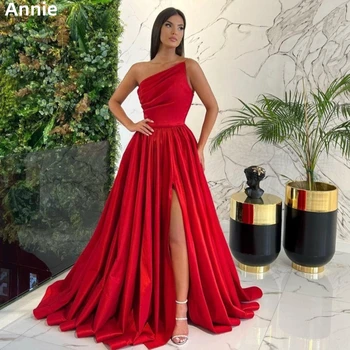 Annie Kırmızı balo kıyafetleri A-line Eğimli Omuz Saten Vestidos De Noche Dantelli Etek Yan Yarıklar İle فساتين السهرة