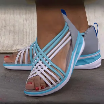 Kadın Sandalet 2023 Yeni Artı Boyutu Takozlar Karışık Renkler Burnu açık Sandalet Moda İçi Boş Kapak Topuk Nefes Spor günlük sandalet