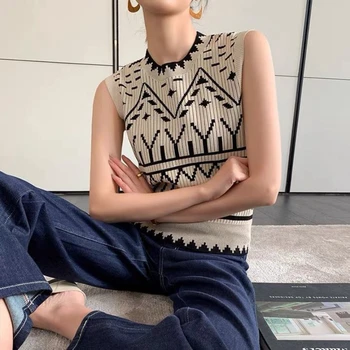 Yeni stil ilkbahar ve yaz tarzı örme kolsuz kadın kazak ve yelek ince ve çok yönlü görünüyor
