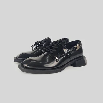 Vintage Küçük Deri Ayakkabı Metal Dekoratif Lace Up Kare Ayak Kalın Topuklu Hem Erkek hem de kadın Küçük Deri Ayakkabı Trendi