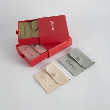 9x9x1. 7cm Kırmızı Kağıt Mücevher Kutusu 8x8cm Mikrofiber Düğme hediye çantası seti Kişiselleştirilmiş Logo Düğün Noel Ramazan