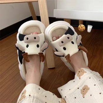 2023 Kadın Terlik Yaz Dört Mevsim Kapalı Ev Sandalet Terlik Sevimli Karikatür Süt İnek ev terlikleri komik ayakkabılar