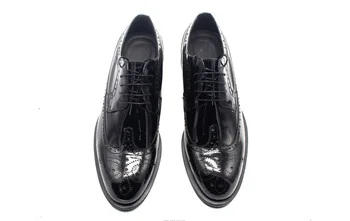 Sıcak Satış Erkekler Moda Yuvarlak Ayak Oyma Yağ siyah Lace Up El Yapımı Hakiki Deri Brogue Ayakkabı Erkekler Kalın Düğme Elbise Ayakkabı
